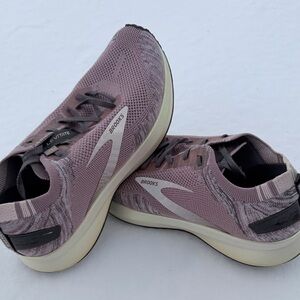 Women's Brooks Levitate 4 Running Shoes - Size 10 - Primrose Purple/Tan